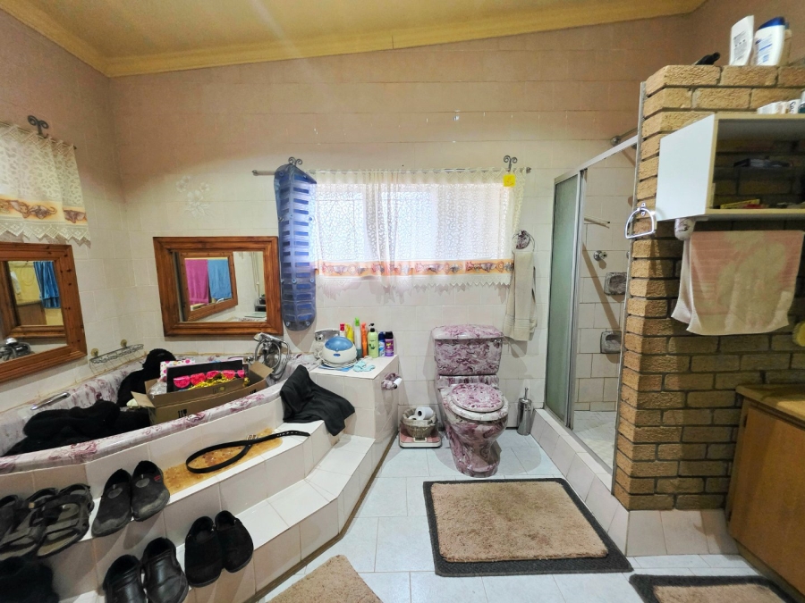 6 Bedroom Property for Sale in Brandwag Free State